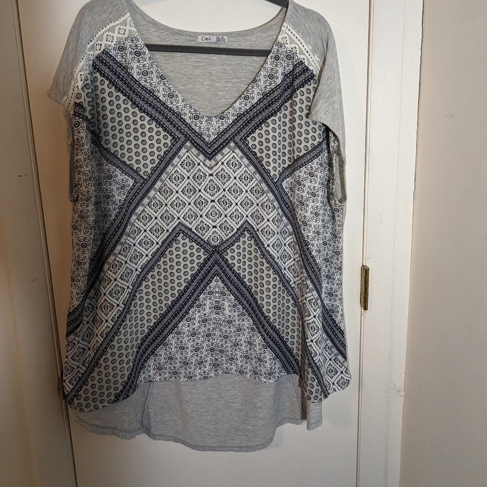 Plus Size 3x Casual Short Sleeve Grey Shirt w/ Blue & White Pattern on front